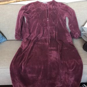 BURGUNDY CHENILLE ROBE